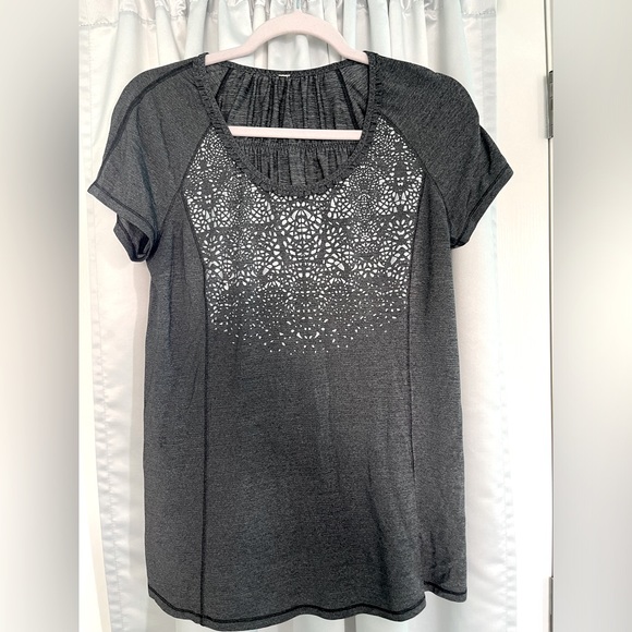 Lulu lemon active tee with Reflective floral print . - Picture 1 of 3